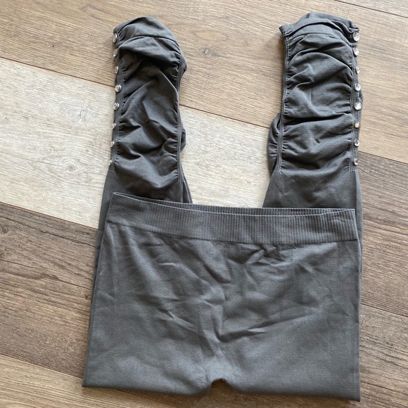 GRAY RUCHED CROPPED ANKLE LEGGINGS WITH RHINESTONES - Picture 4 of 10